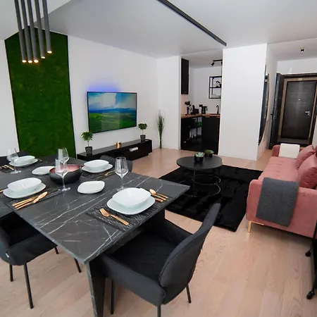 Modern 1-bedroom With Balcony Near Promenada Mall Апартаменты