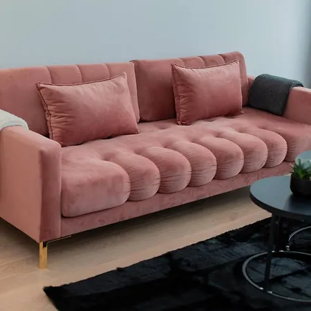 Апартаменты Modern 1-bedroom With Balcony Near Promenada Mall