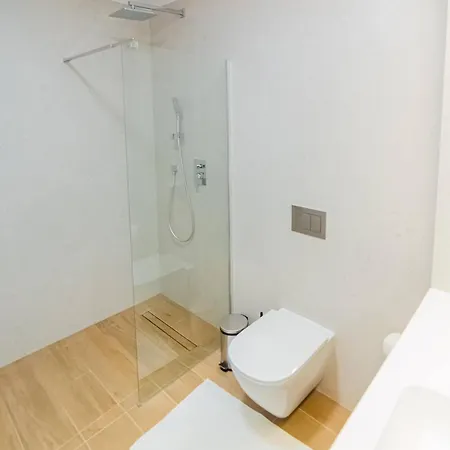 Modern 1-bedroom With Balcony Near Promenada Mall * Бухарест