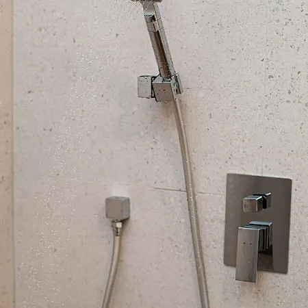 Modern 1-bedroom With Balcony Near Promenada Mall *