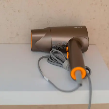 Modern 1-bedroom With Balcony Near Promenada Mall