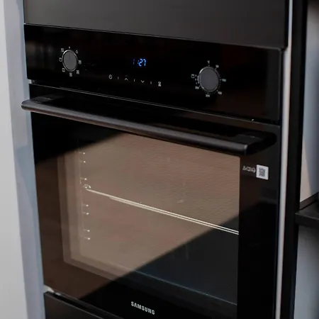 Апартаменты Modern 1-bedroom With Balcony Near Promenada Mall *