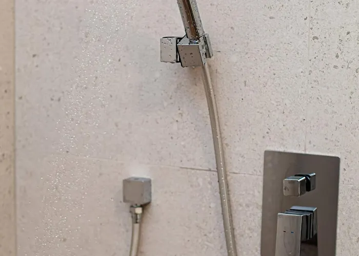 Modern 1-bedroom With Balcony Near Promenada Mall *