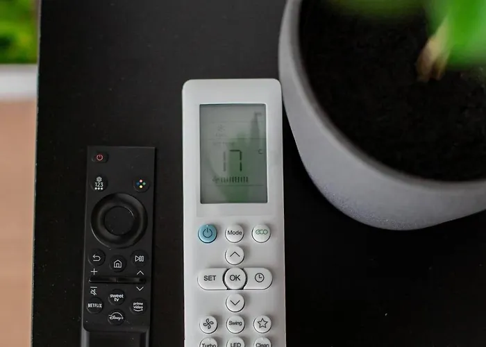 Modern 1-bedroom With Balcony Near Promenada Mall Lejlighed