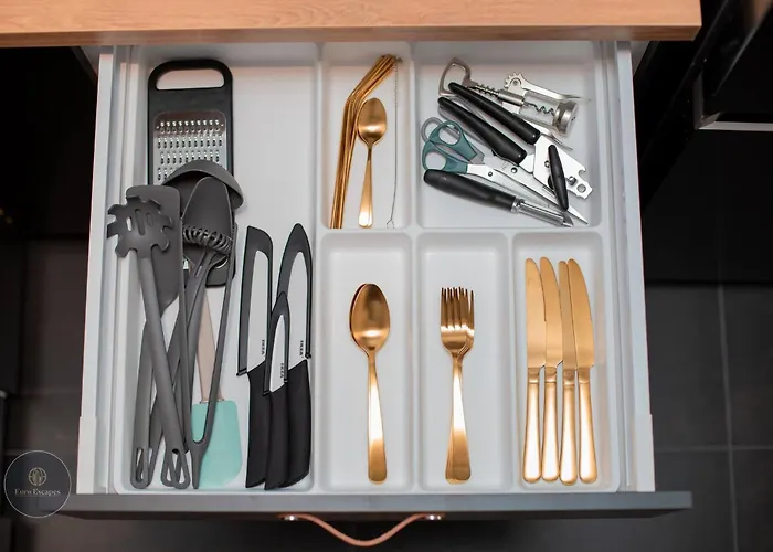 Lejlighed Modern 1-bedroom With Balcony Near Promenada Mall *