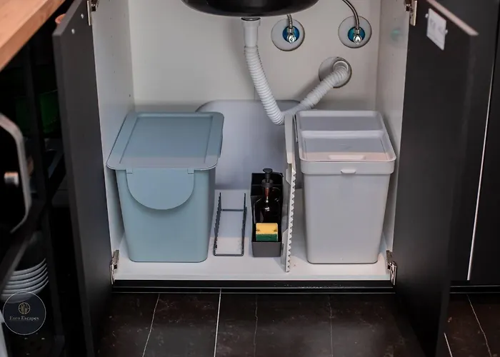 Modern 1-bedroom With Balcony Near Promenada Mall *