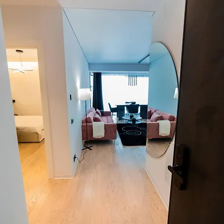 Modern 1-bedroom With Balcony Near Promenada Mall