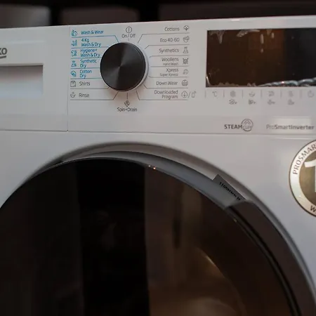 Appartement Modern 1-bedroom With Balcony Near Promenada Mall *