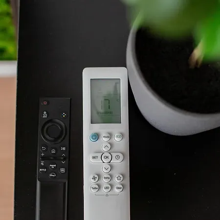 Modern 1-bedroom With Balcony Near Promenada Mall Appartement