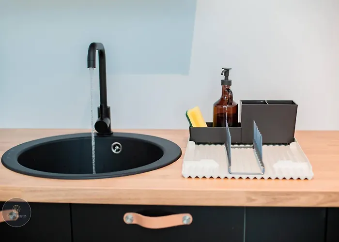 Апартаменти Modern 1-bedroom With Balcony Near Promenada Mall